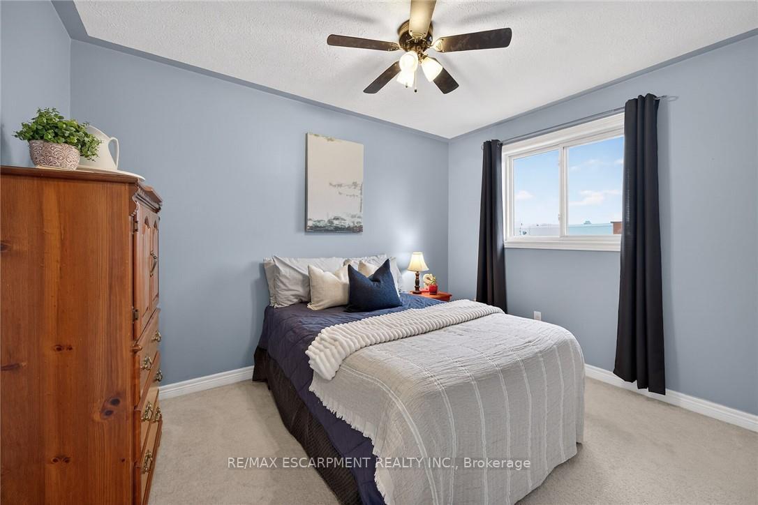 Photo 35 of 33 Oak Crescent, Haldimand — HOMEH