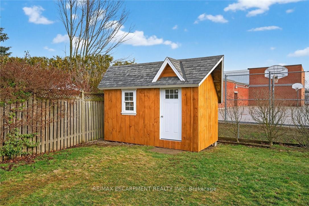 Photo 14 of 33 Oak Crescent, Haldimand — HOMEH
