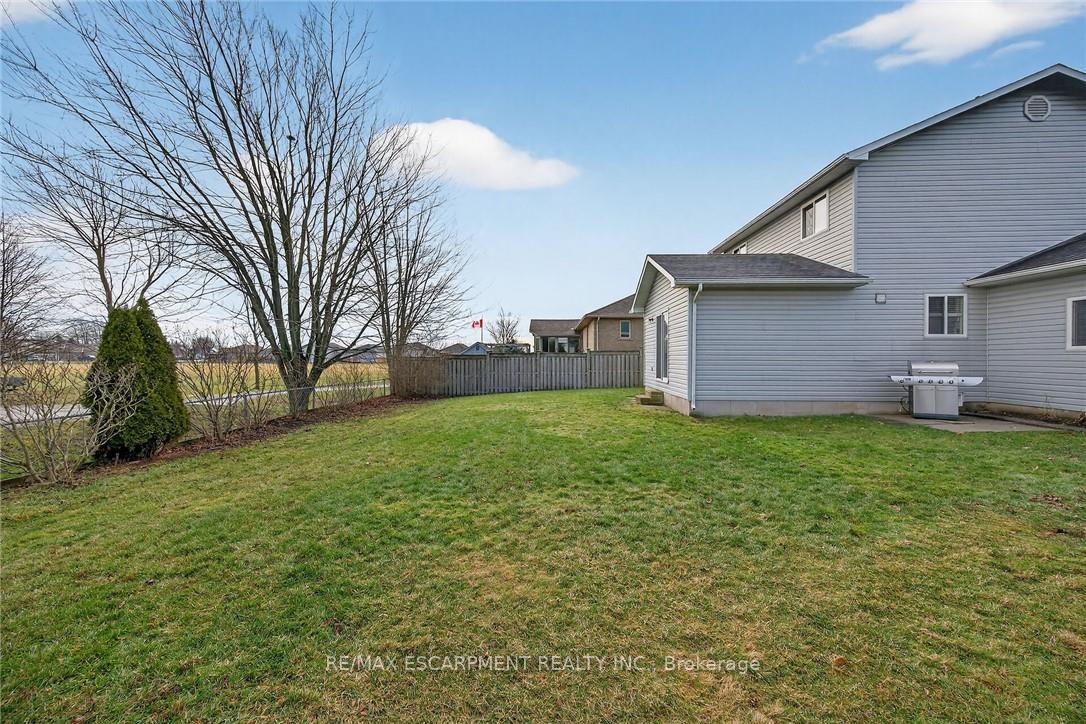 Photo 40 of 33 Oak Crescent, Haldimand — HOMEH