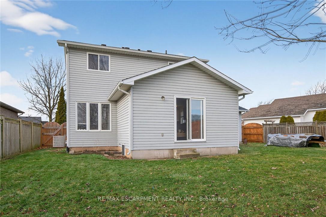 Photo 16 of 33 Oak Crescent, Haldimand — HOMEH