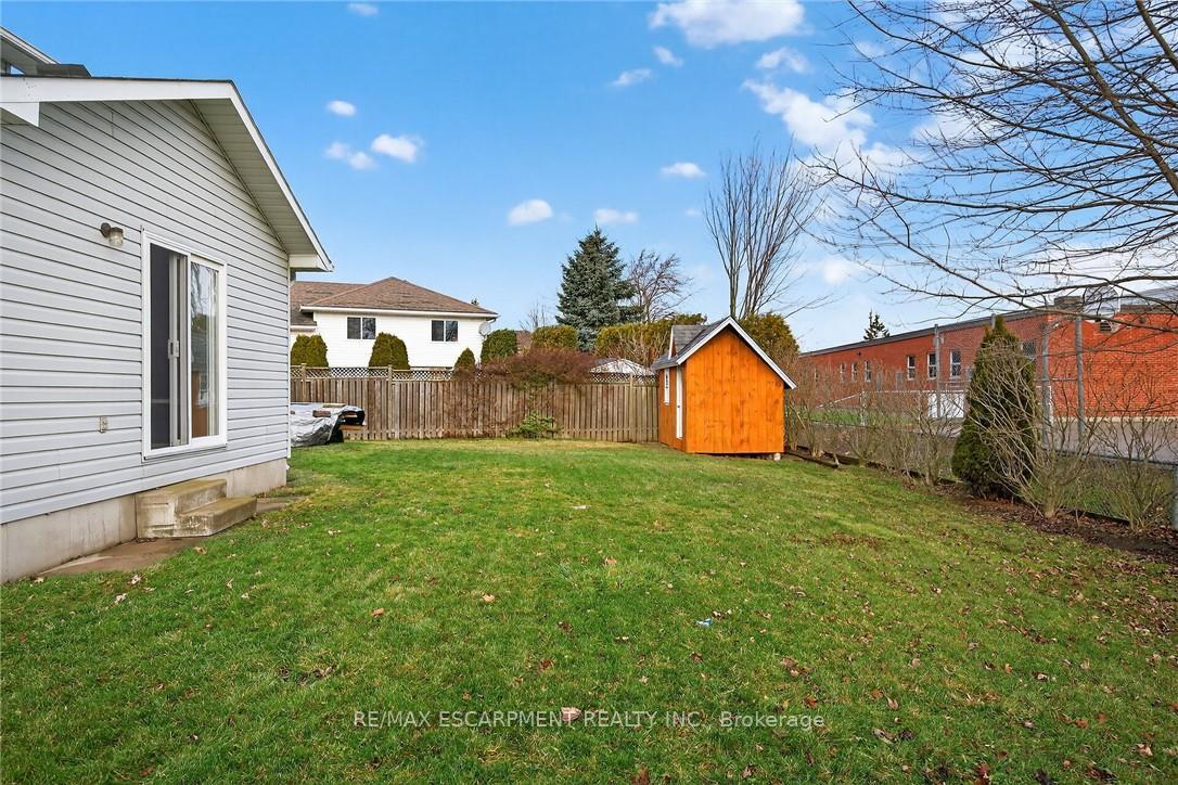 Photo 18 of 33 Oak Crescent, Haldimand — HOMEH