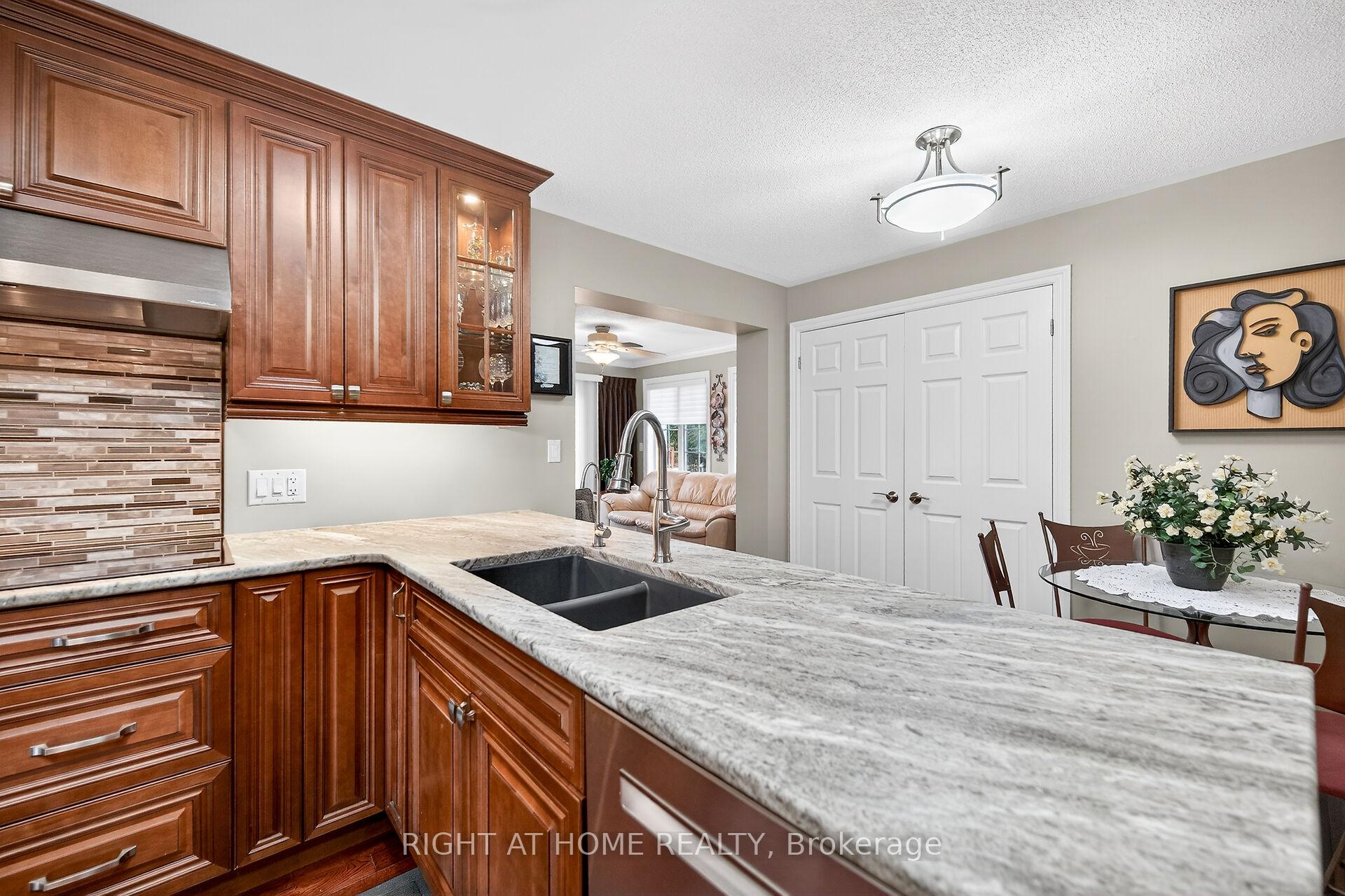 Photo 10 of 110 Kilroot Place, Hamilton, Rural Flamborough — HOMEH