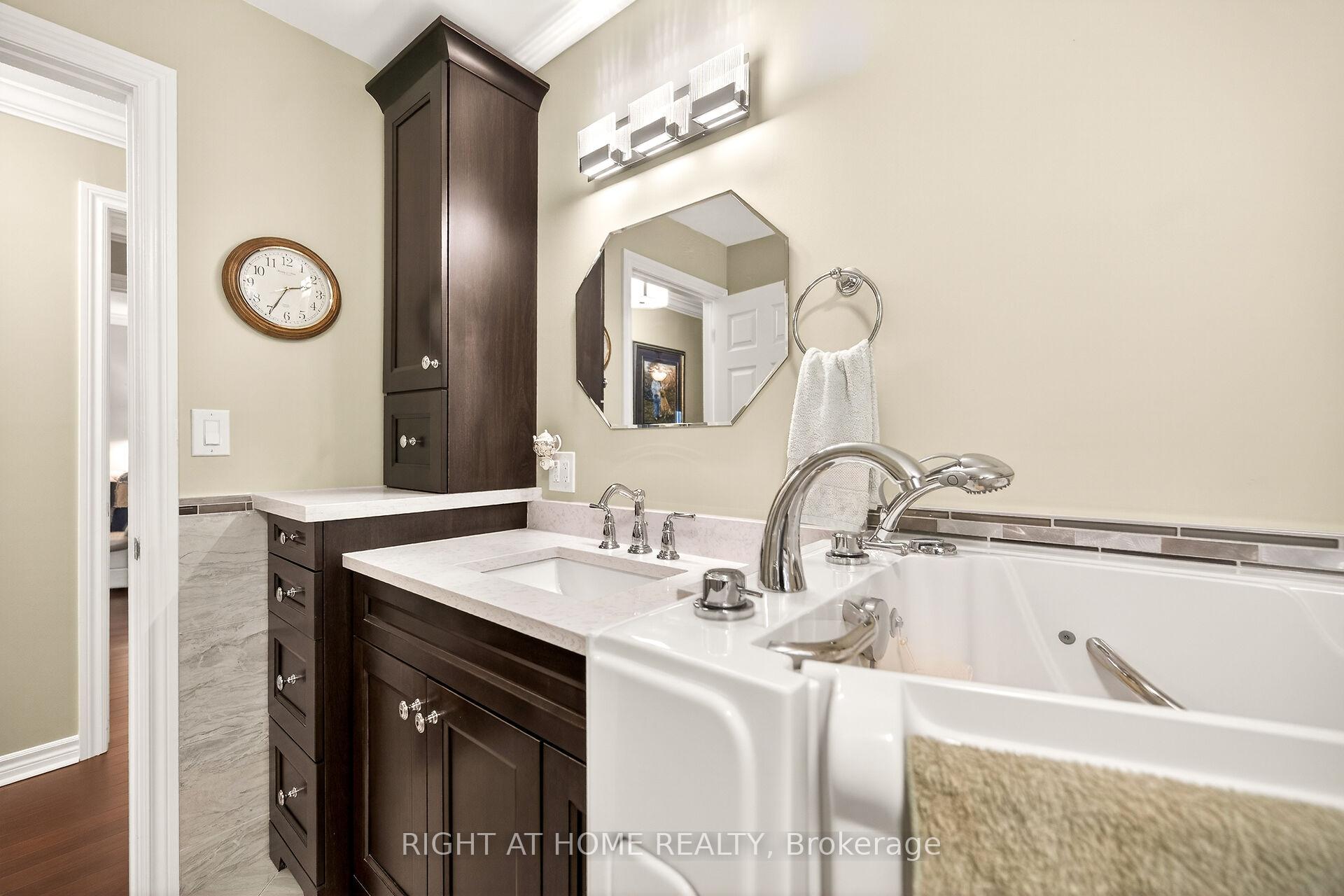 Photo 4 of 110 Kilroot Place, Hamilton, Rural Flamborough — HOMEH