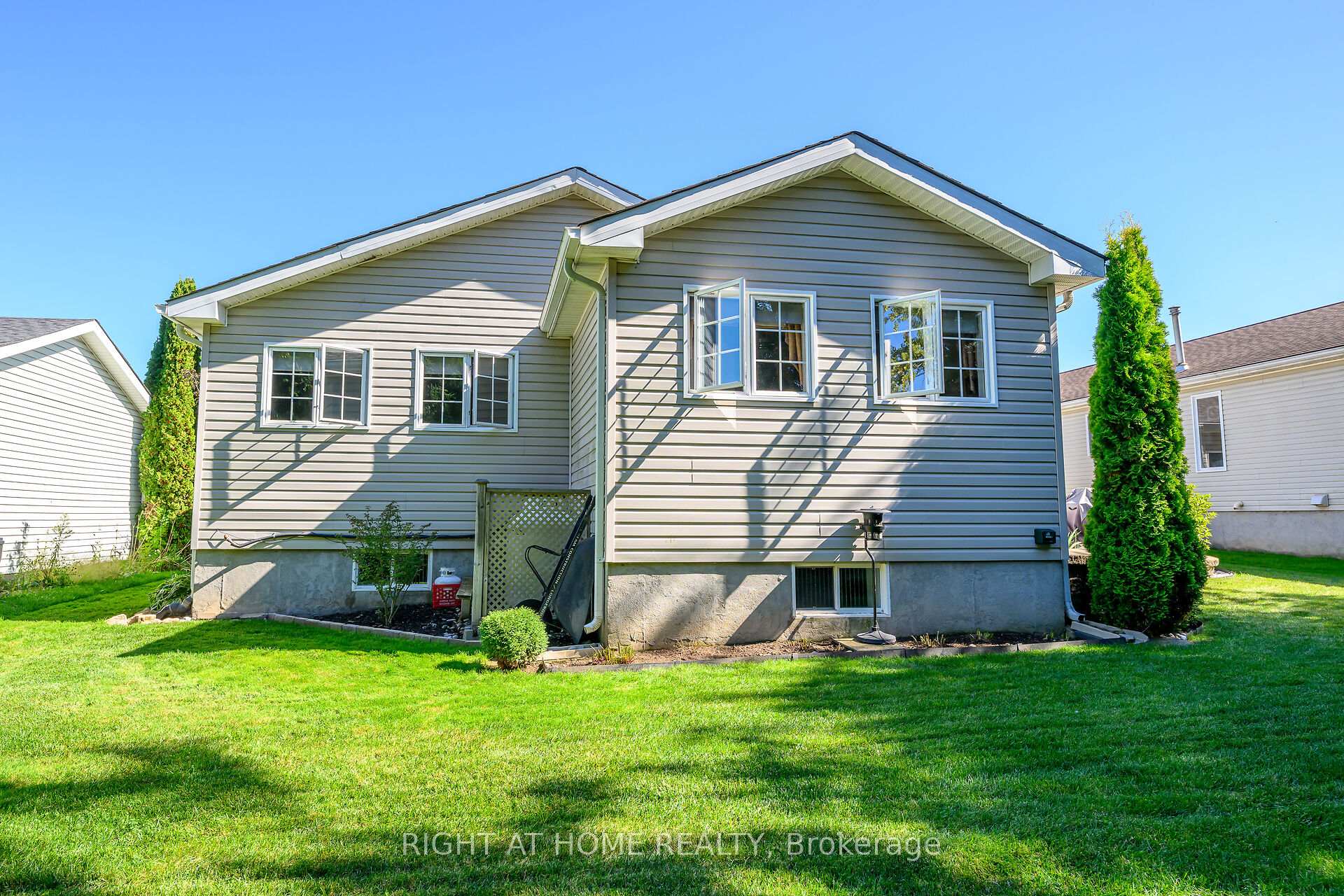 Photo 37 of 110 Kilroot Place, Hamilton, Rural Flamborough — HOMEH