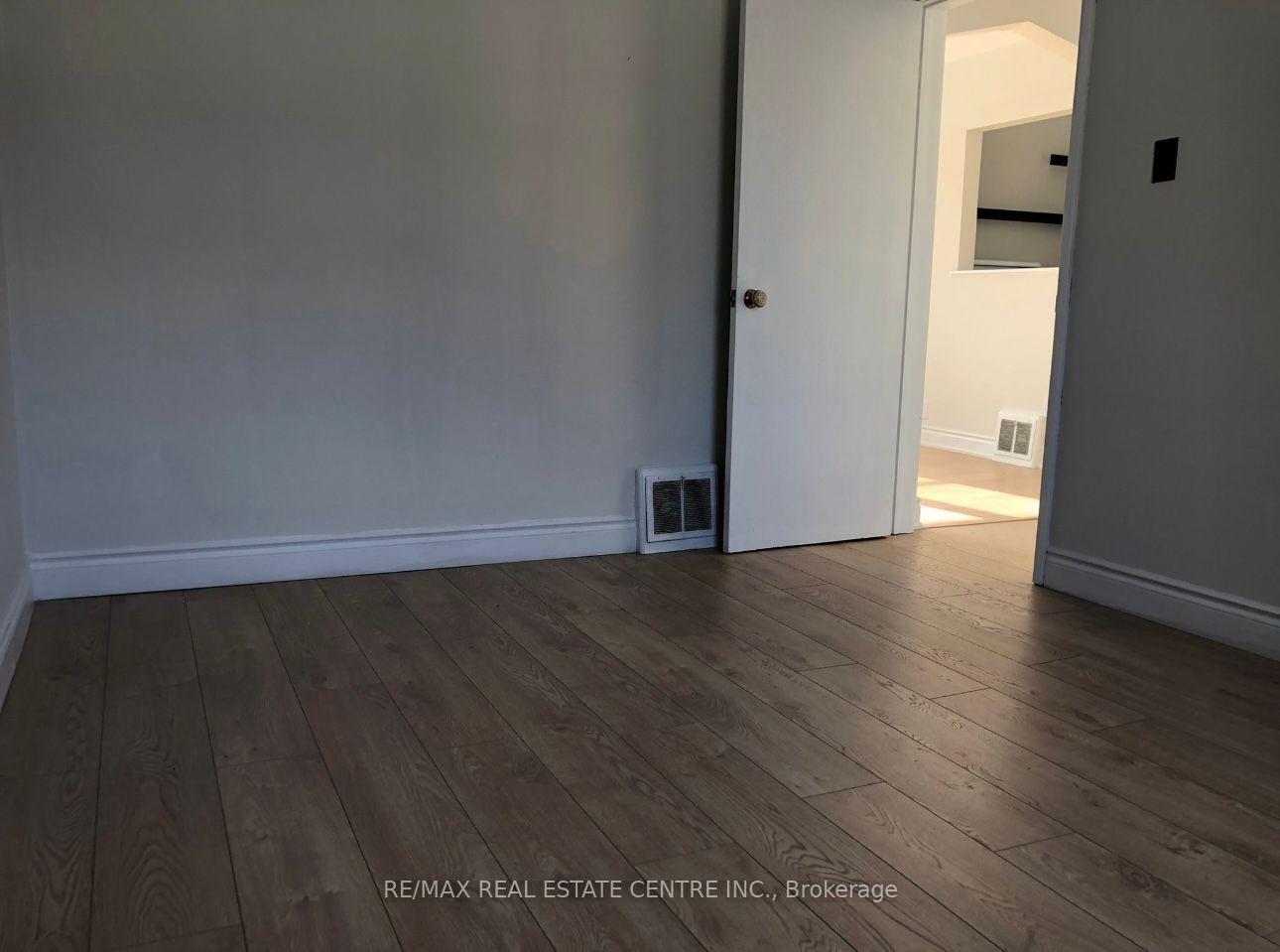 Photo 2 of 25 Hayes Avenue, Hamilton, McQuesten — HOMEH