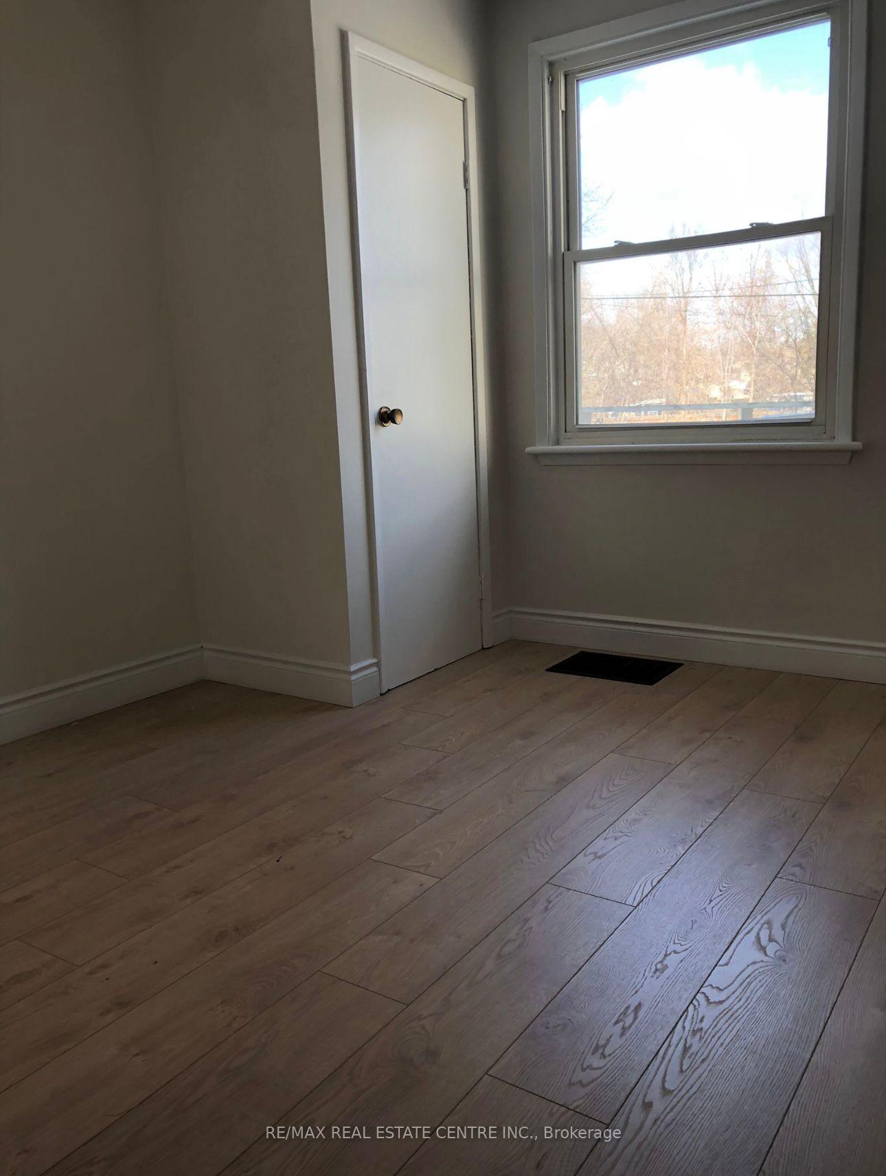 Photo 10 of 25 Hayes Avenue, Hamilton, McQuesten — HOMEH