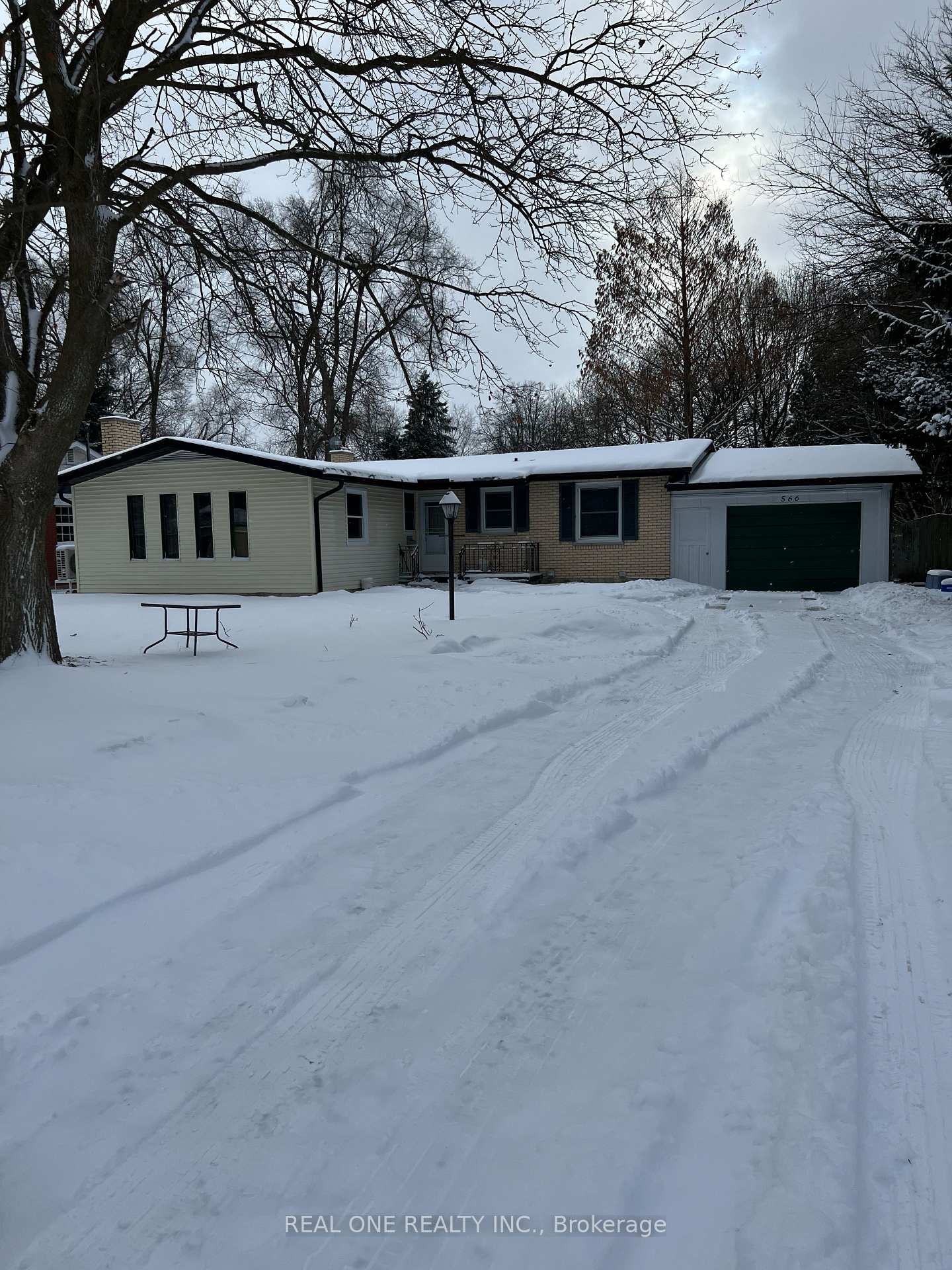 Front of 566 Middlewoods Drive