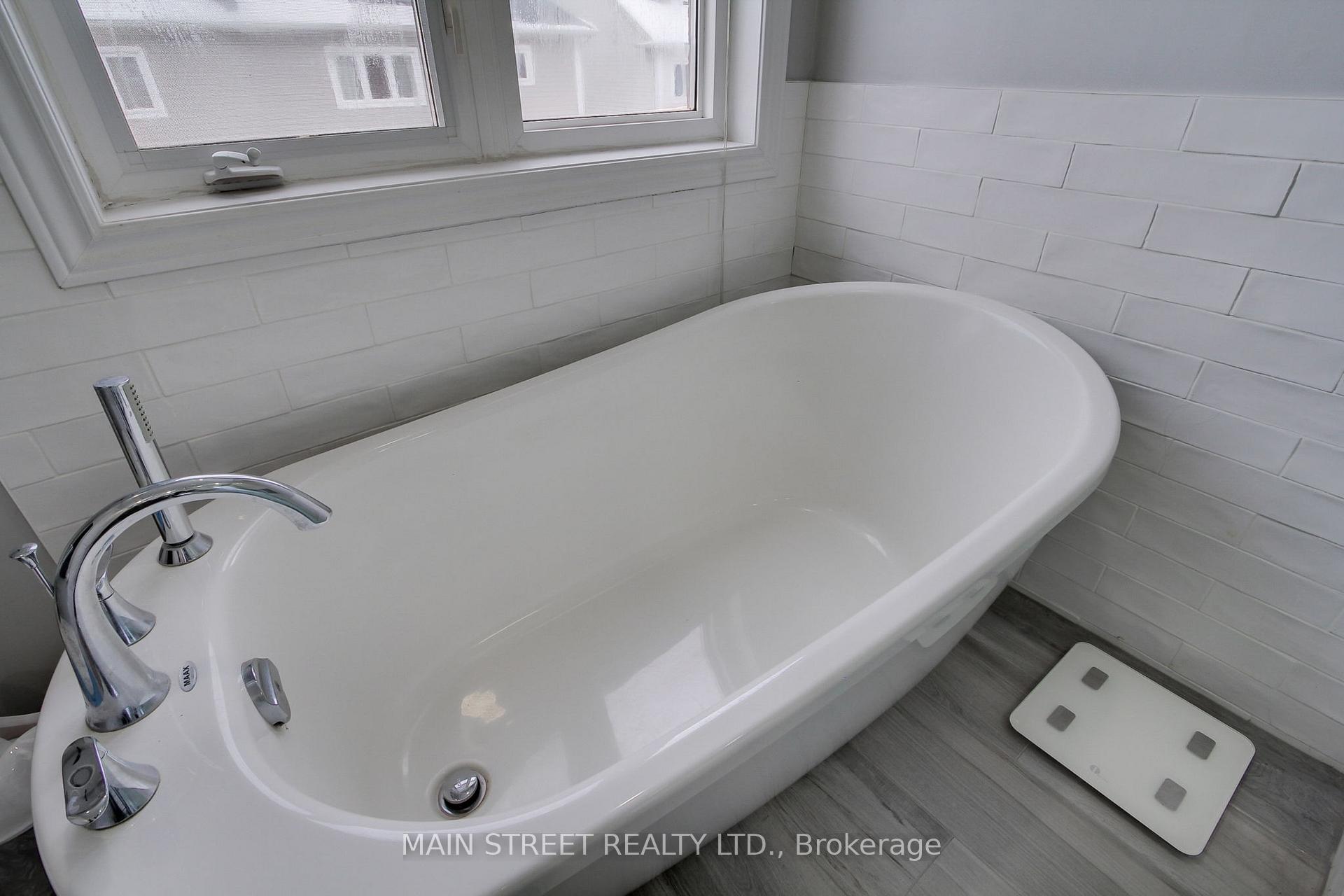 Photo 8 of 164 Glasgow Crescent, Georgina, Keswick South — HOMEH