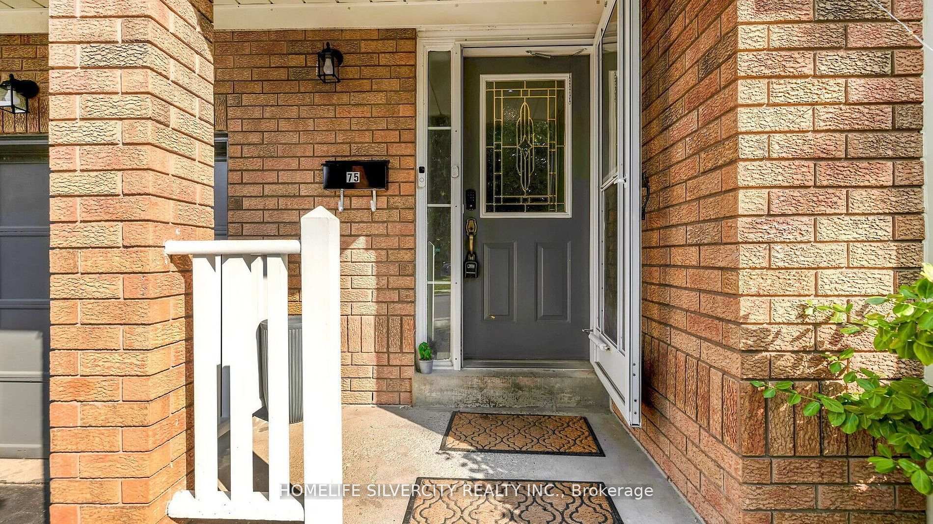 Photo 2 of 75 Stoneledge Circle, Brampton, Sandringham-Wellington — HOMEH