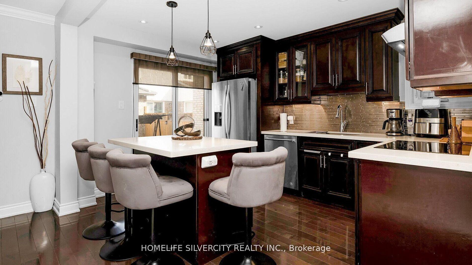 Photo 9 of 75 Stoneledge Circle, Brampton, Sandringham-Wellington — HOMEH