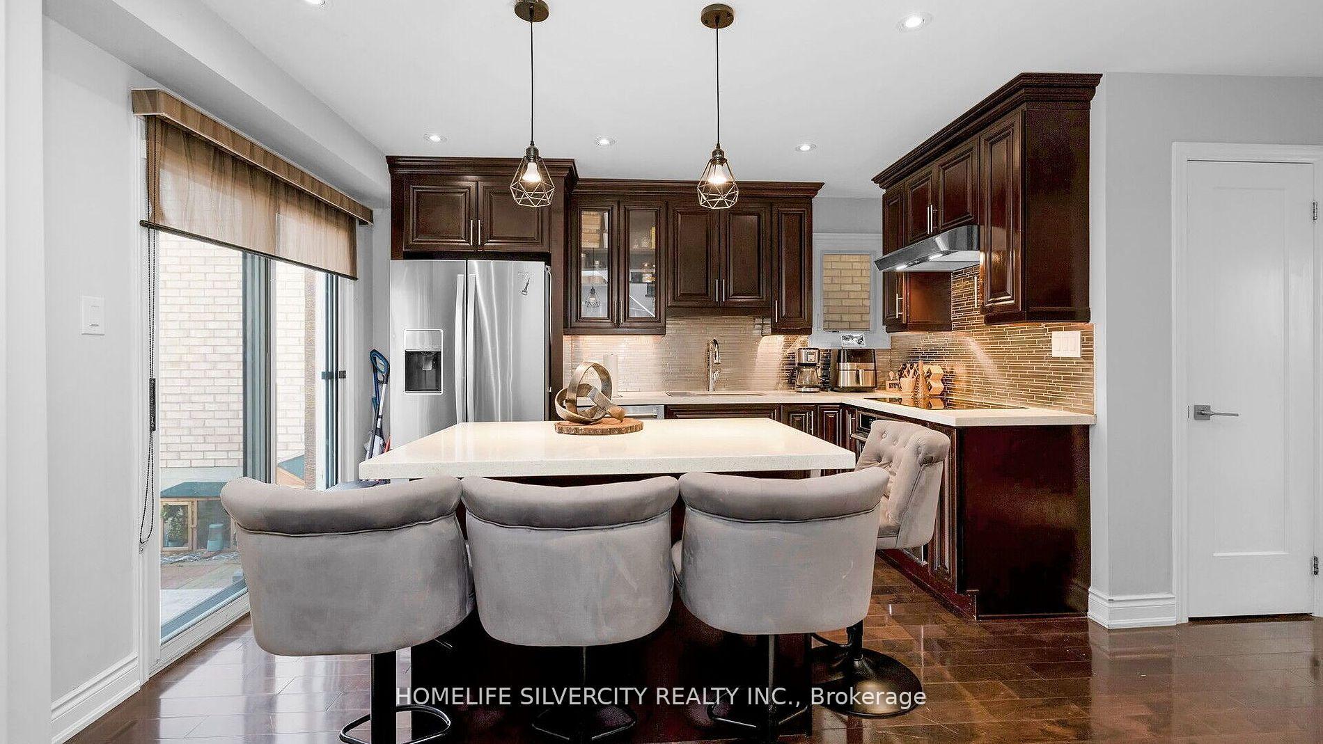 Photo 10 of 75 Stoneledge Circle, Brampton, Sandringham-Wellington — HOMEH