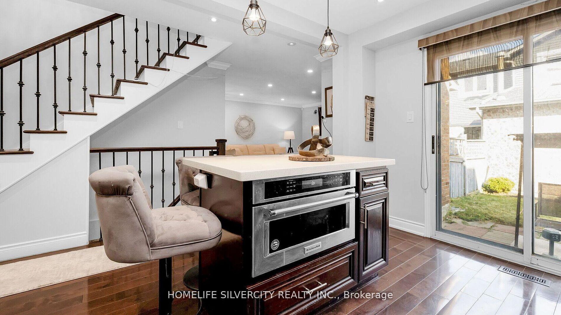 Photo 8 of 75 Stoneledge Circle, Brampton, Sandringham-Wellington — HOMEH