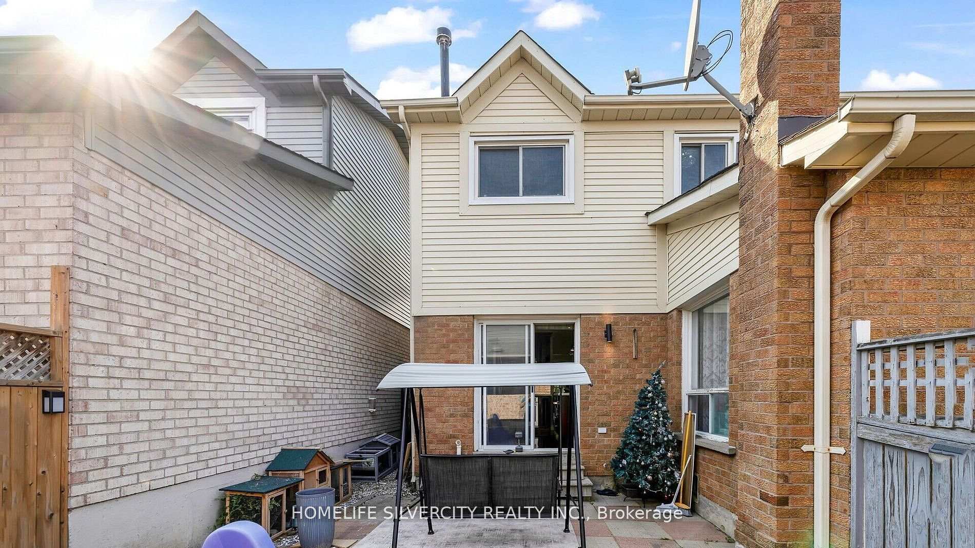 Photo 24 of 75 Stoneledge Circle, Brampton, Sandringham-Wellington — HOMEH