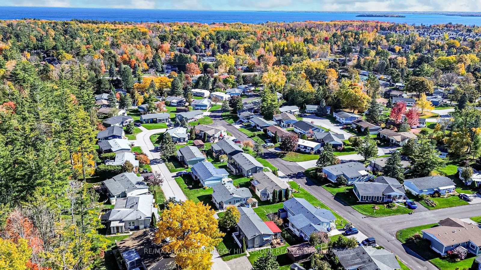 Photo 2 of 15 Riverview Circle, Innisfil, Rural Innisfil — HOMEH