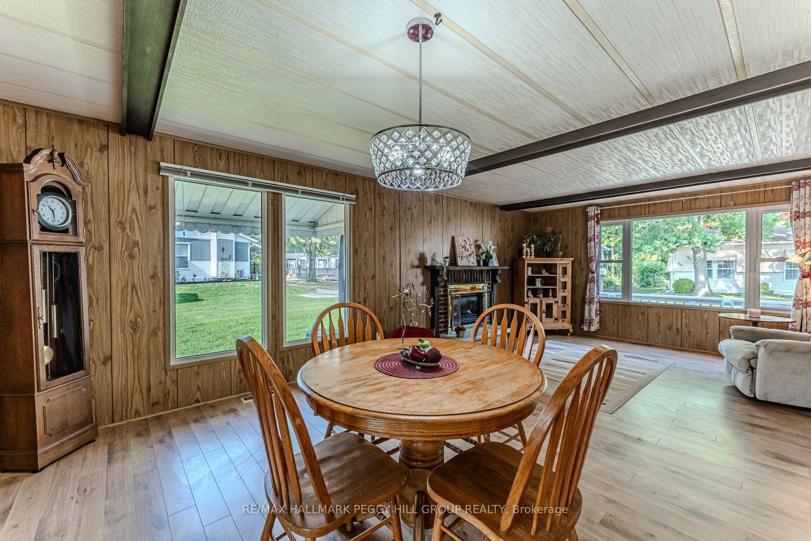 Photo 14 of 15 Riverview Circle, Innisfil, Rural Innisfil — HOMEH