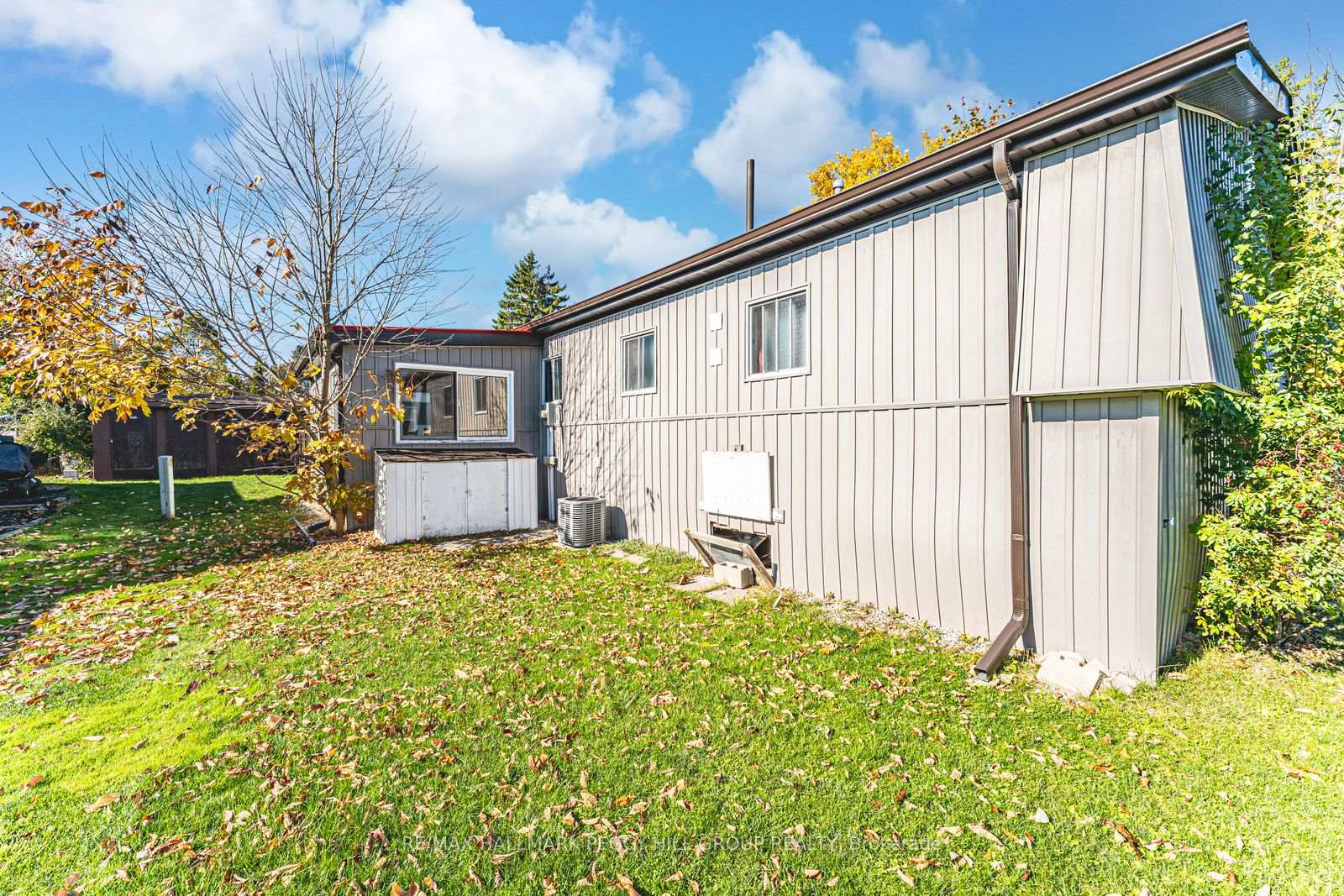Photo 7 of 15 Riverview Circle, Innisfil, Rural Innisfil — HOMEH