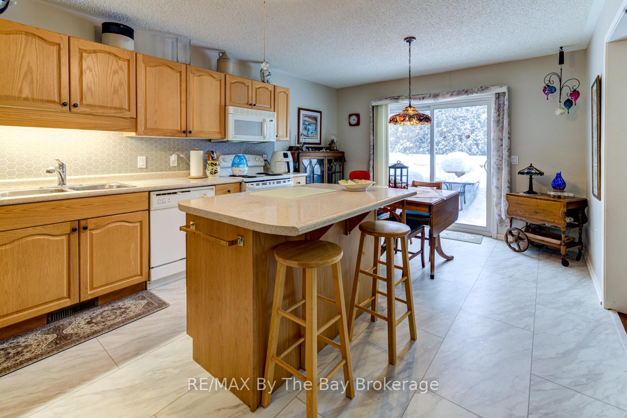 Photo 5 of 27 Pennsylvania Avenue E, Wasaga Beach — HOMEH