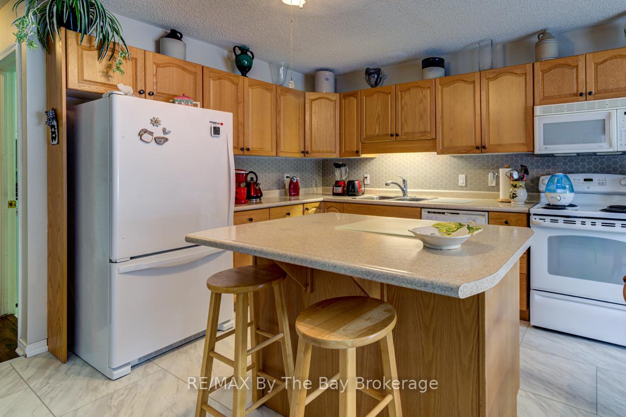 Photo 6 of 27 Pennsylvania Avenue E, Wasaga Beach — HOMEH