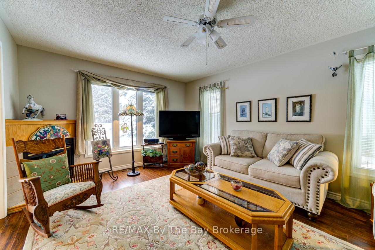 Photo 7 of 27 Pennsylvania Avenue E, Wasaga Beach — HOMEH
