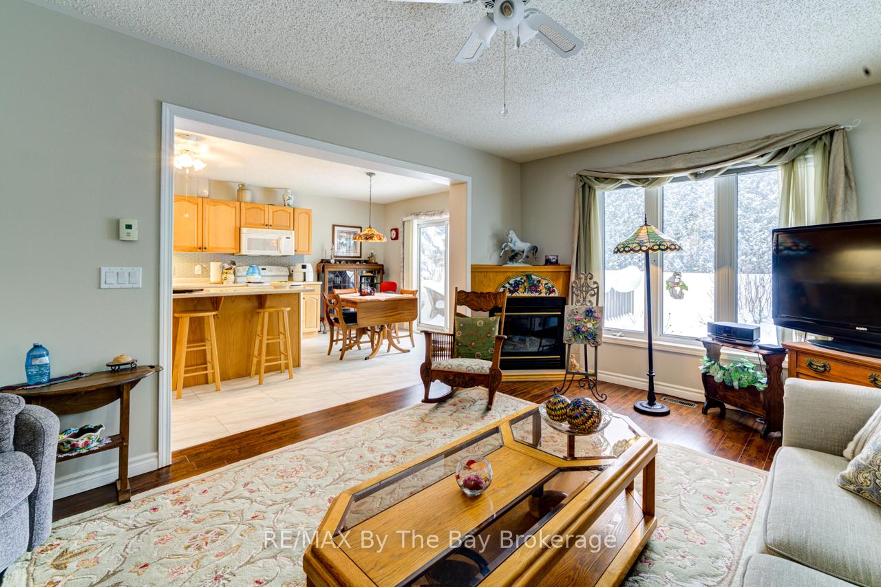 Photo 9 of 27 Pennsylvania Avenue E, Wasaga Beach — HOMEH
