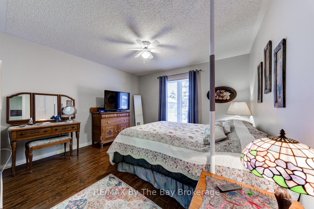 Photo 18 of 27 Pennsylvania Avenue E, Wasaga Beach — HOMEH