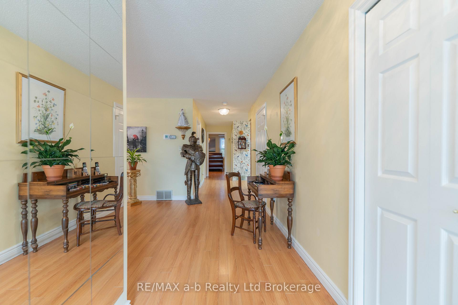 Photo 2 of 53 Hawkins Crescent, Tillsonburg — HOMEH
