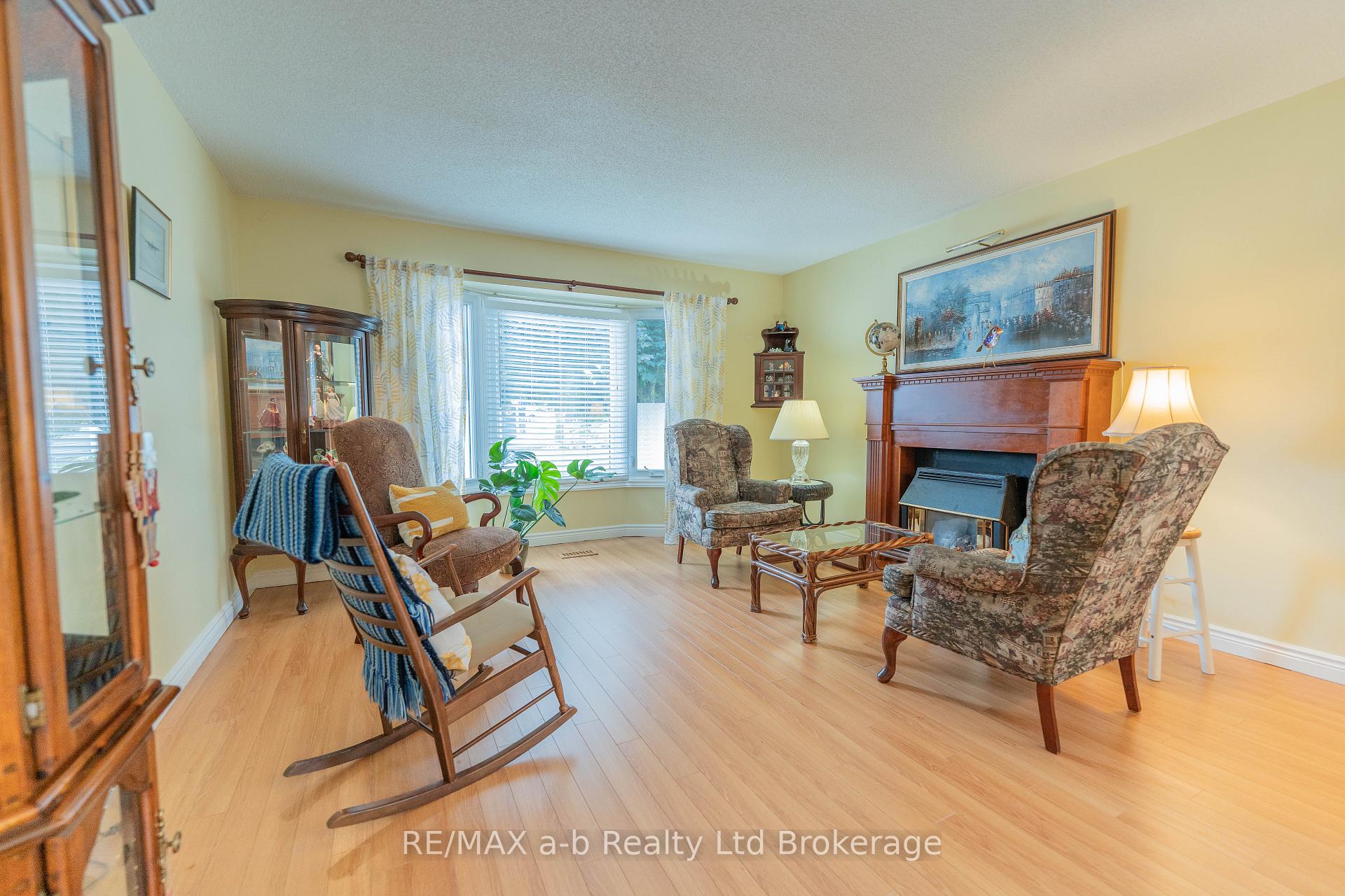 Photo 10 of 53 Hawkins Crescent, Tillsonburg — HOMEH