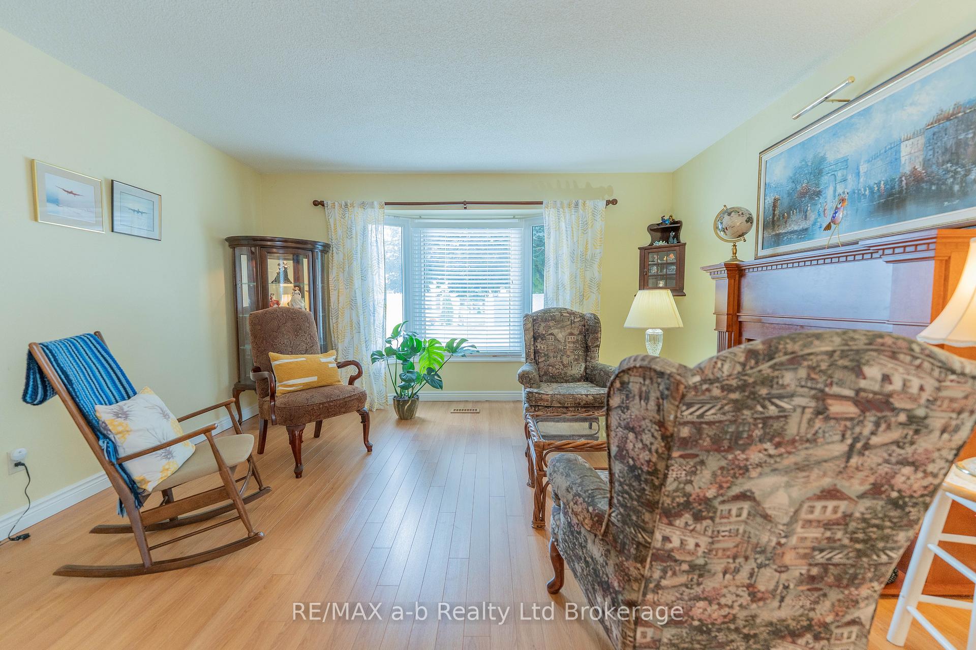 Photo 7 of 53 Hawkins Crescent, Tillsonburg — HOMEH