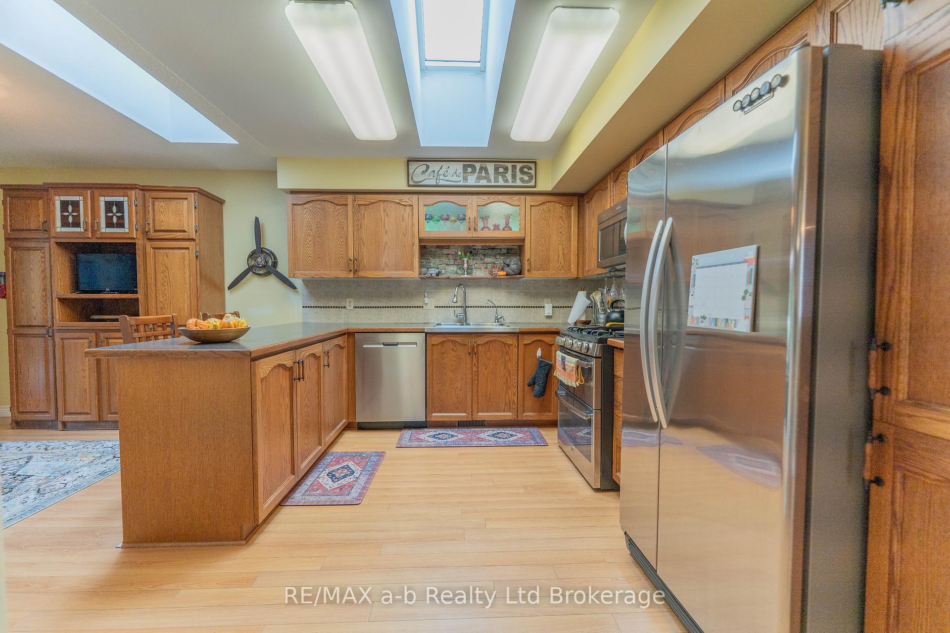 Photo 13 of 53 Hawkins Crescent, Tillsonburg — HOMEH