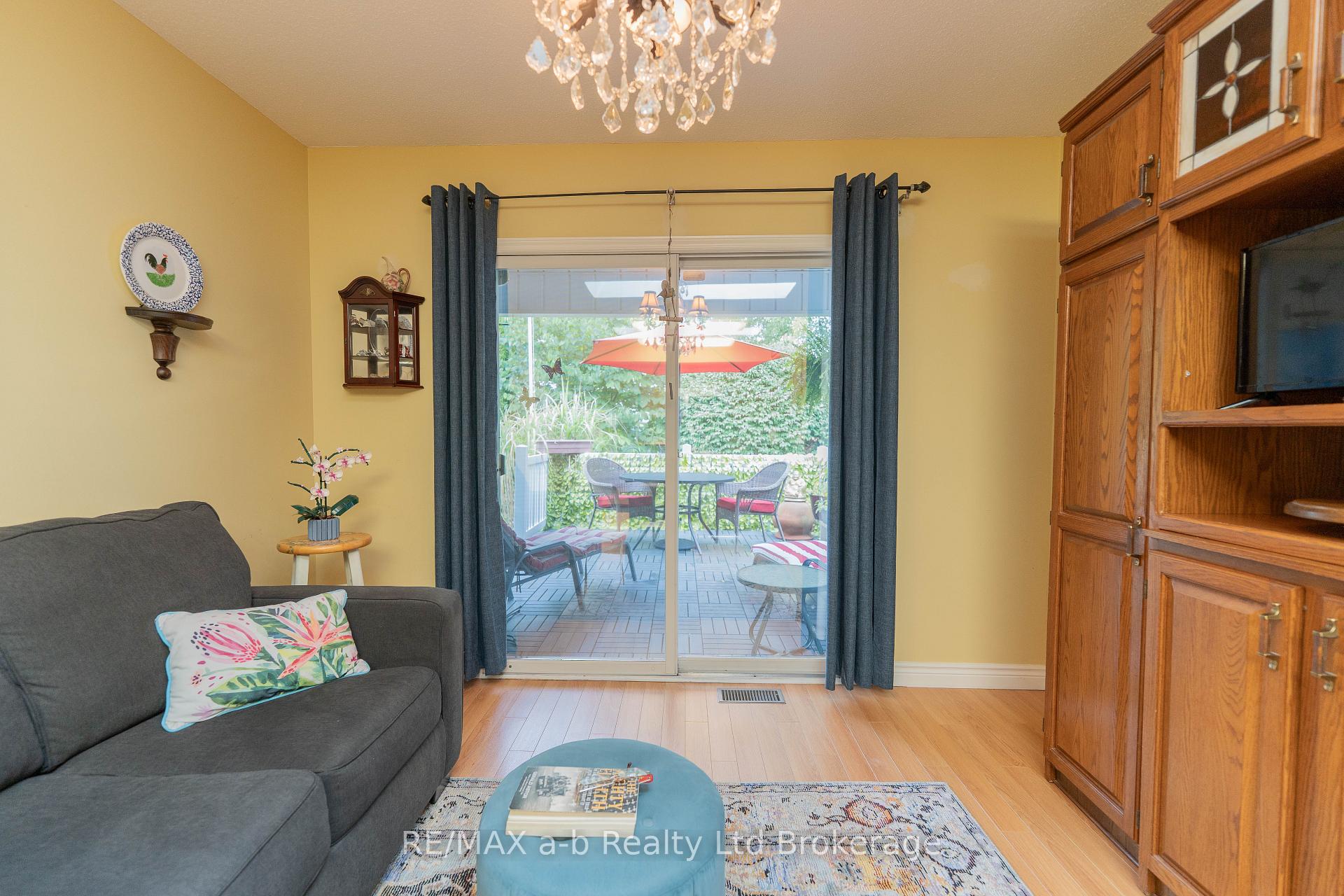 Photo 11 of 53 Hawkins Crescent, Tillsonburg — HOMEH
