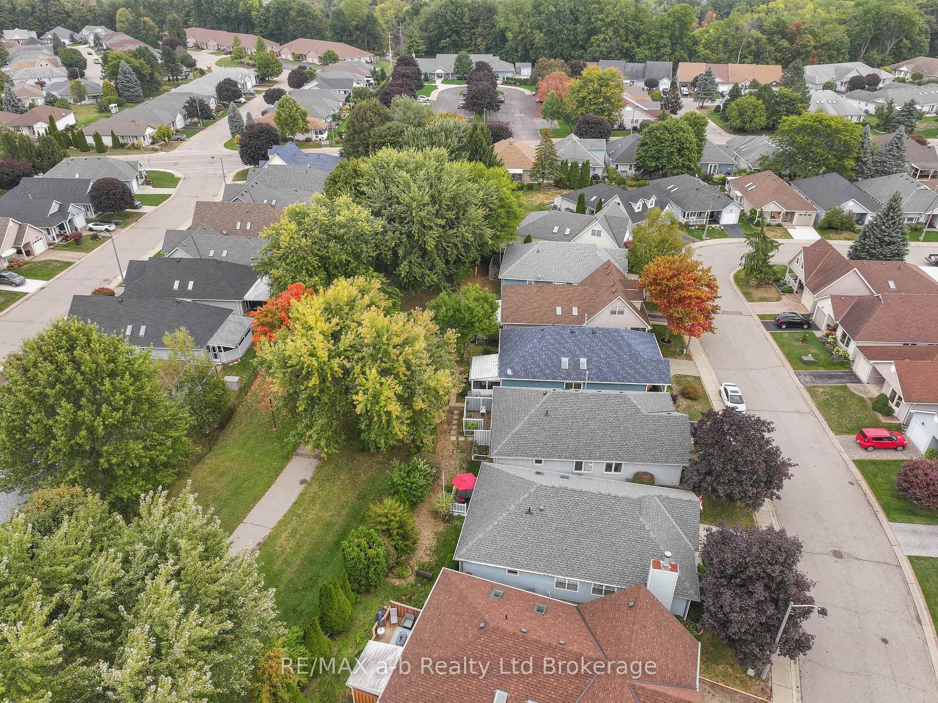 Photo 24 of 53 Hawkins Crescent, Tillsonburg — HOMEH
