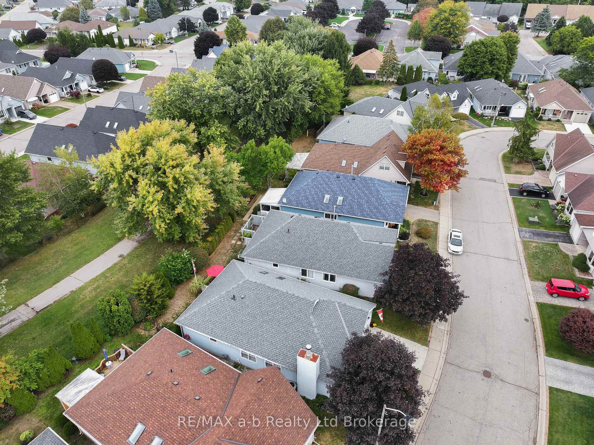 Photo 32 of 53 Hawkins Crescent, Tillsonburg — HOMEH