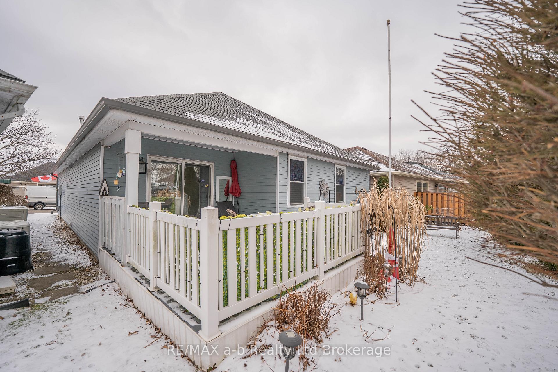 Photo 33 of 53 Hawkins Crescent, Tillsonburg — HOMEH