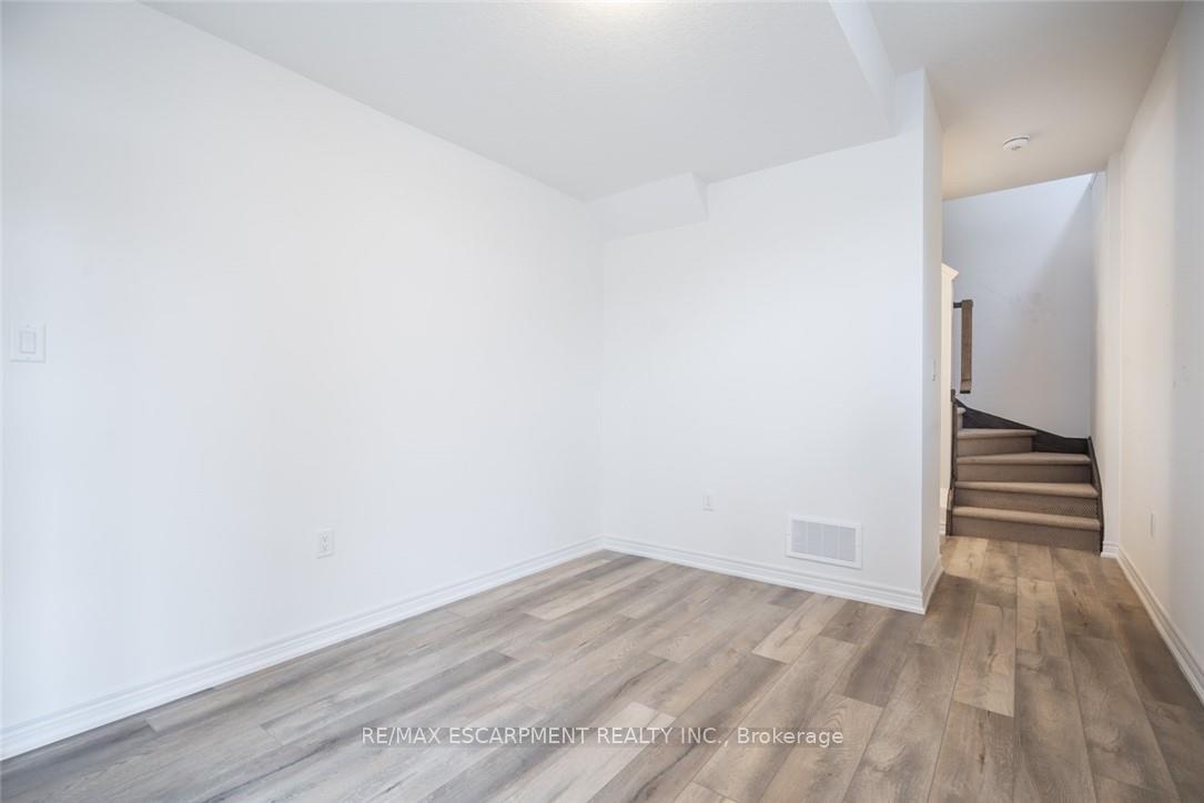 Photo 2 of Unit 5, 5000 Connor Drive, Lincoln, Beamsville — HOMEH