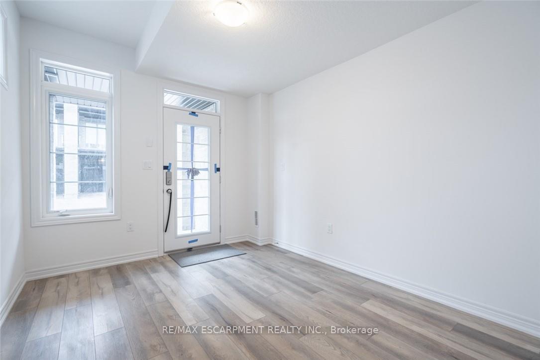 Photo 3 of Unit 5, 5000 Connor Drive, Lincoln, Beamsville — HOMEH