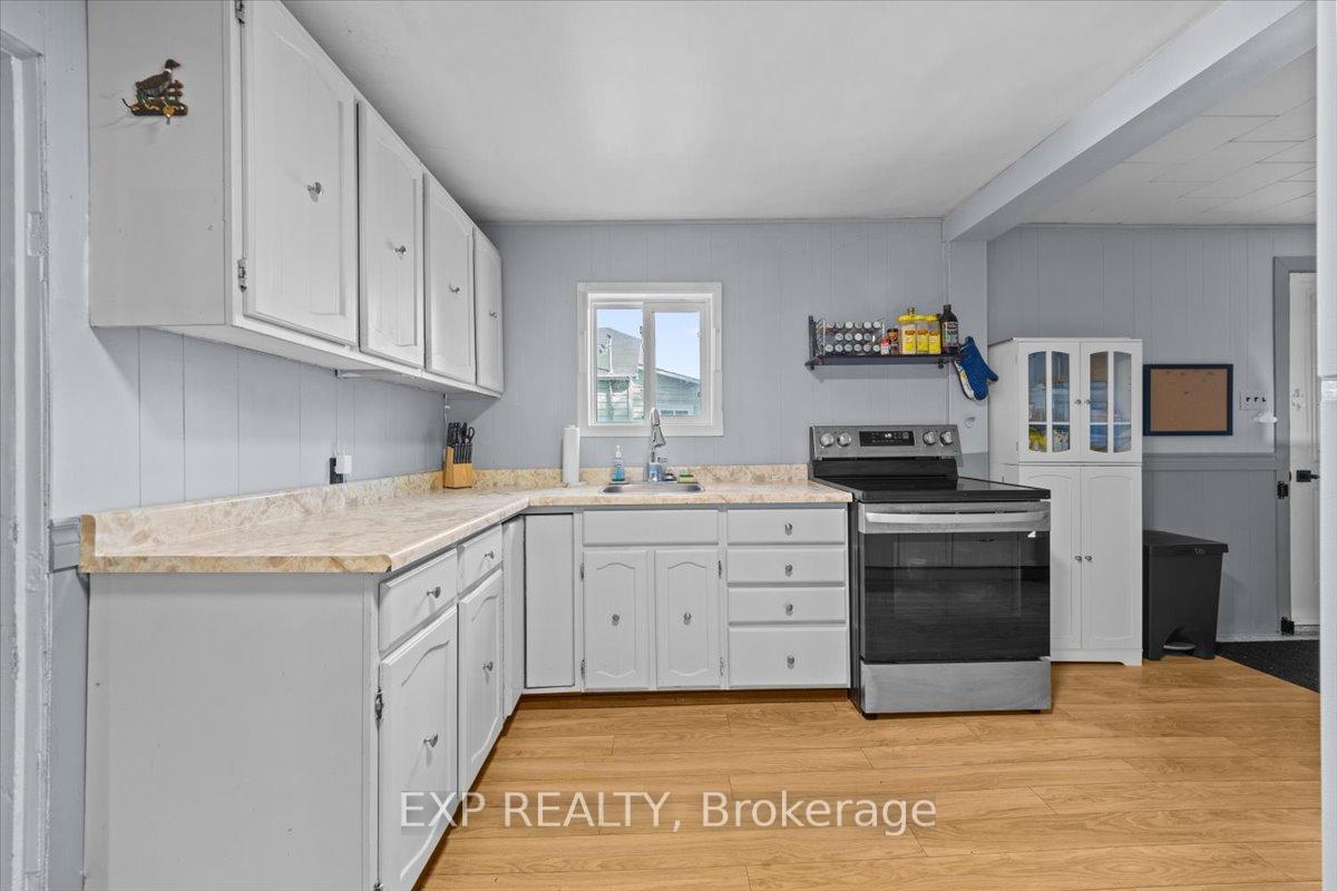 Photo 4 of 377 Lisgar Avenue, Renfrew — HOMEH
