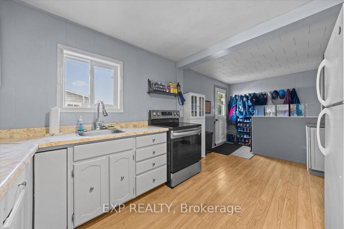 Photo 12 of 377 Lisgar Avenue, Renfrew — HOMEH