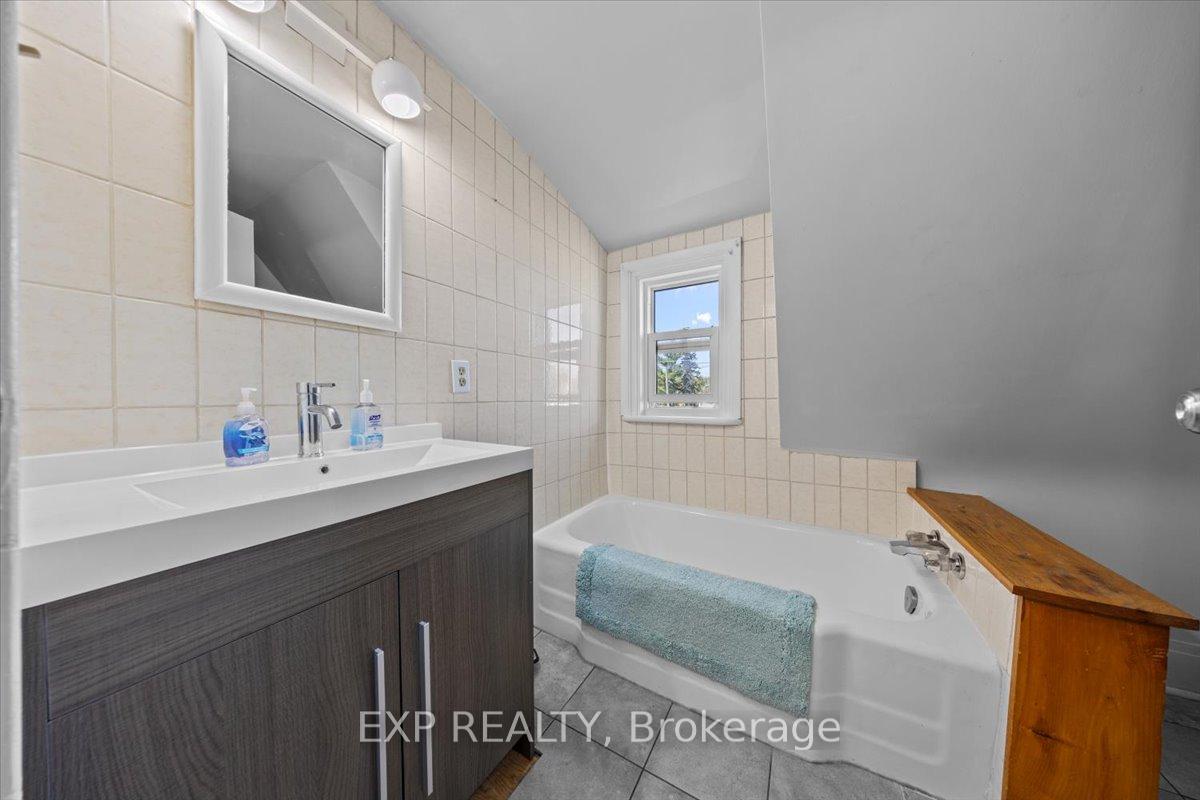 Photo 24 of 377 Lisgar Avenue, Renfrew — HOMEH