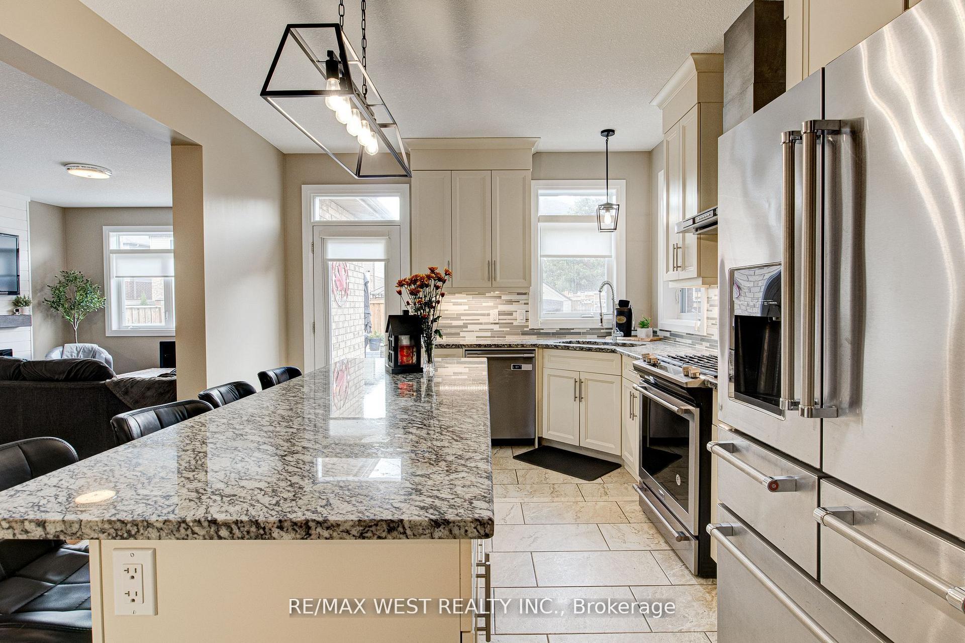 Photo 14 of 68 Challenger Avenue, North Dumfries — HOMEH