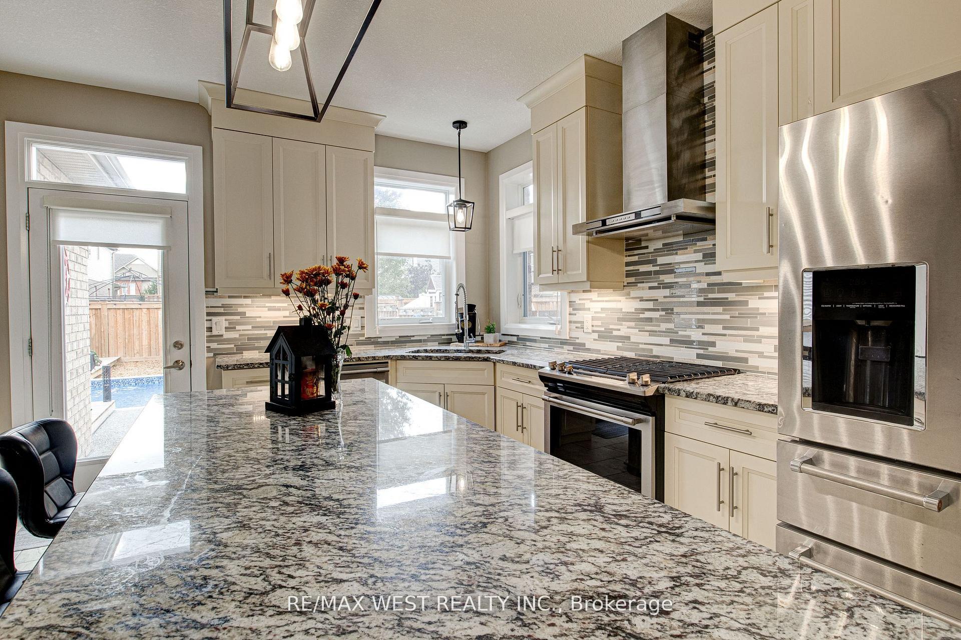Photo 34 of 68 Challenger Avenue, North Dumfries — HOMEH