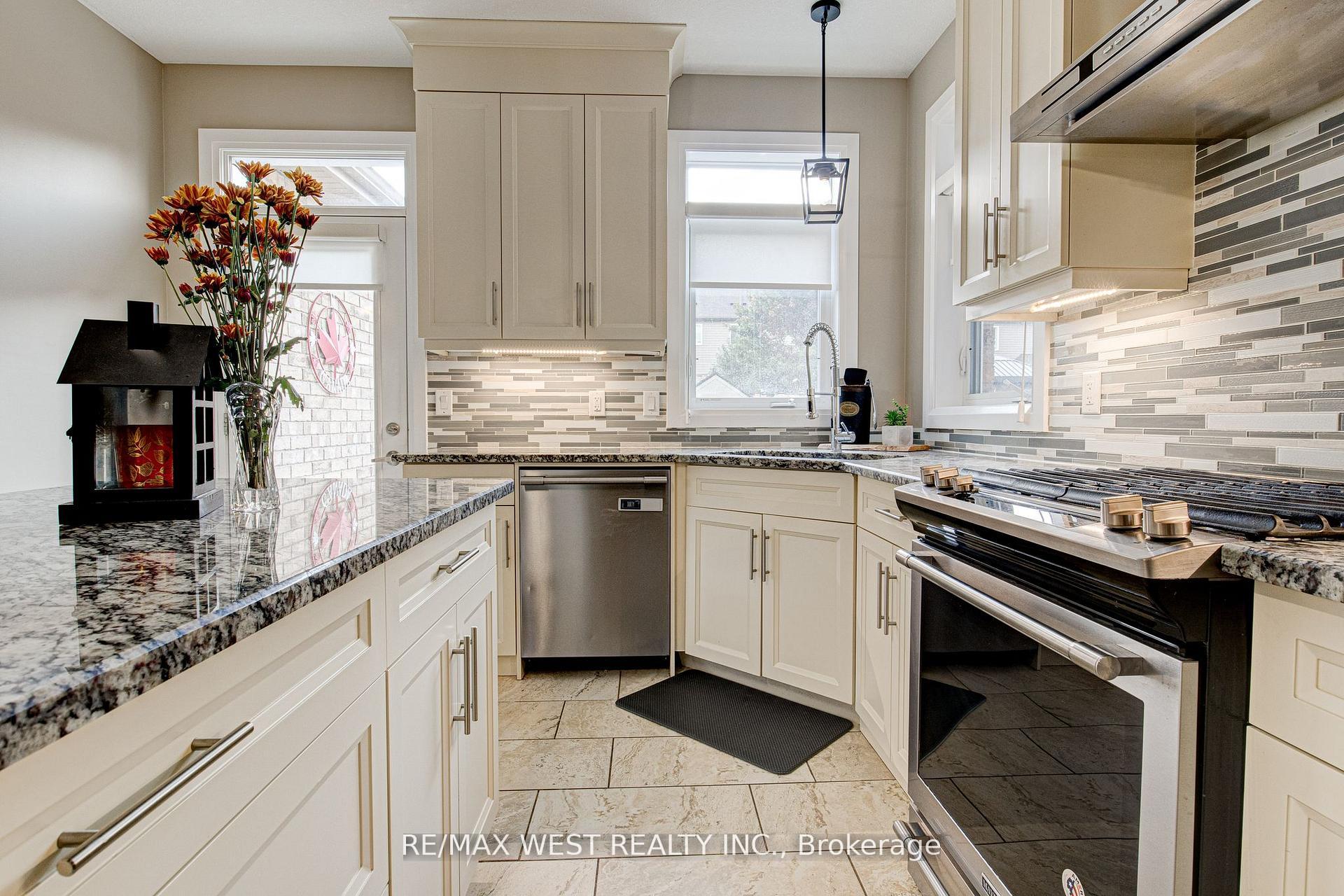 Photo 22 of 68 Challenger Avenue, North Dumfries — HOMEH
