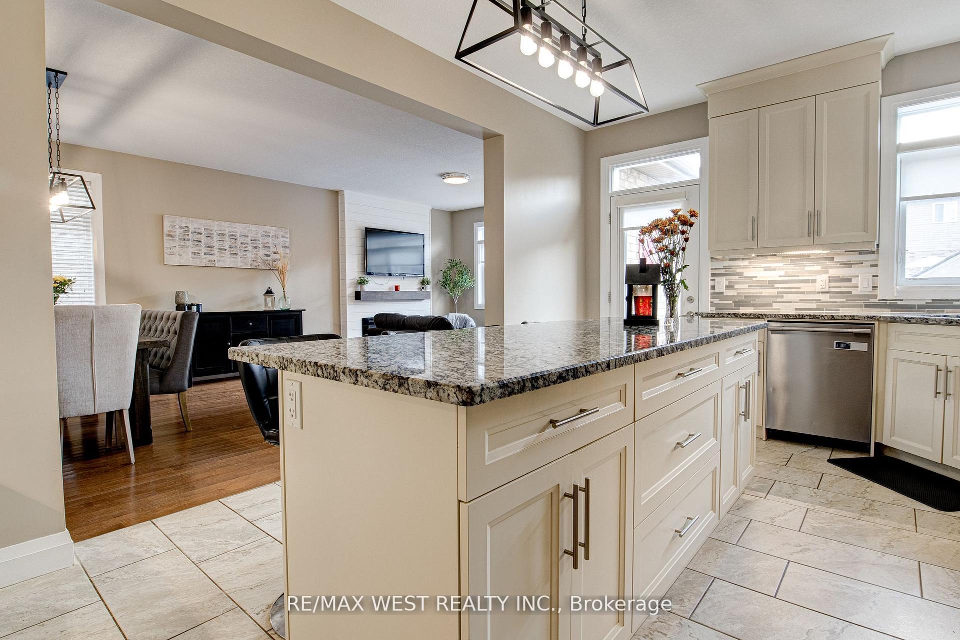 Photo 6 of 68 Challenger Avenue, North Dumfries — HOMEH