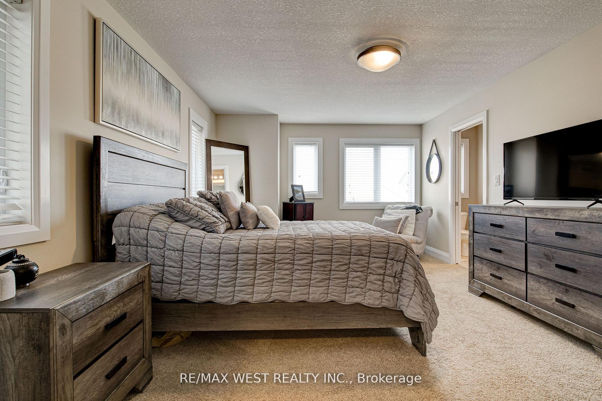 Photo 17 of 68 Challenger Avenue, North Dumfries — HOMEH