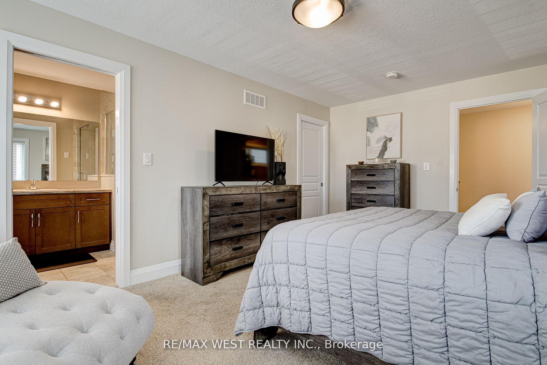 Photo 38 of 68 Challenger Avenue, North Dumfries — HOMEH