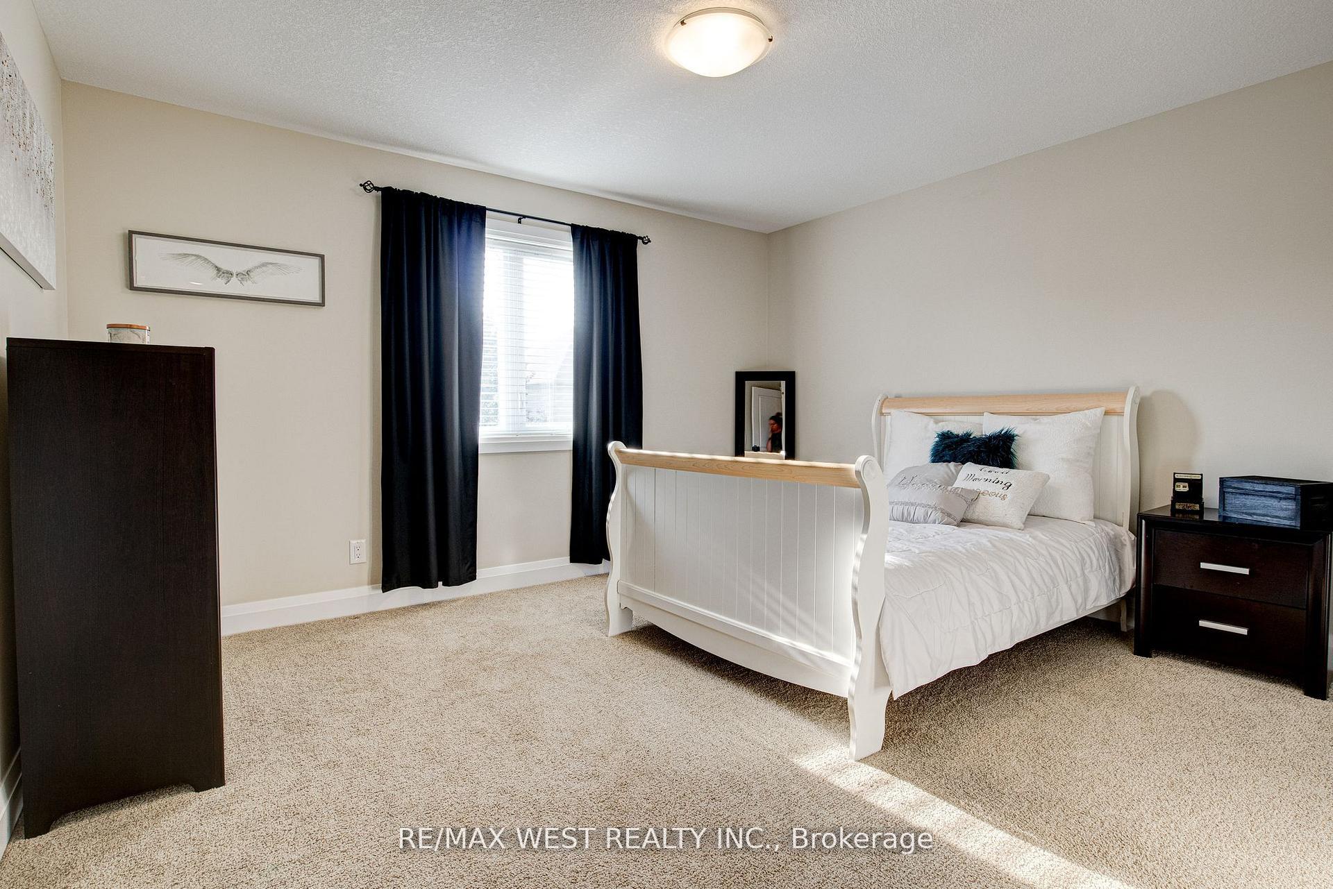 Photo 23 of 68 Challenger Avenue, North Dumfries — HOMEH