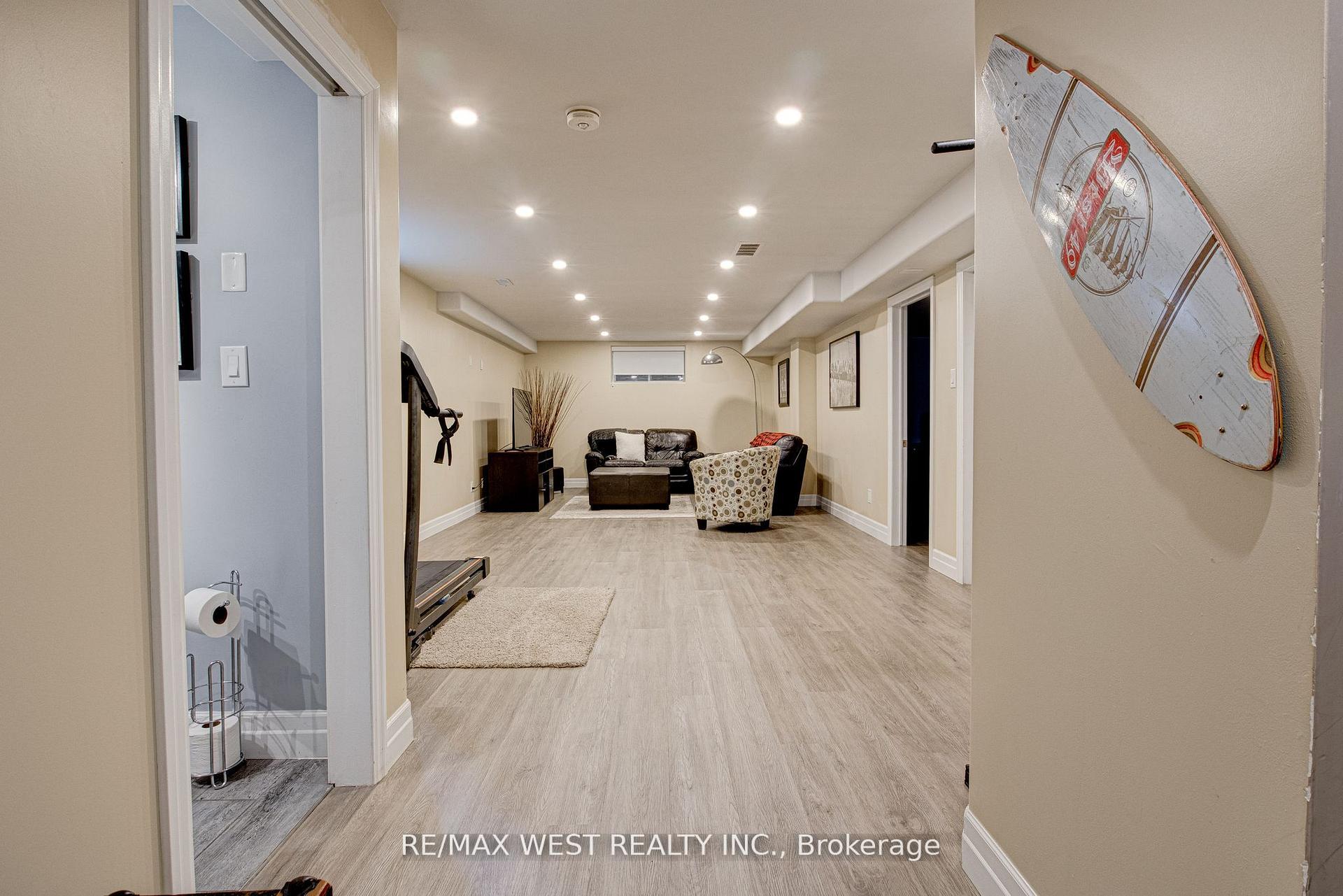 Photo 32 of 68 Challenger Avenue, North Dumfries — HOMEH