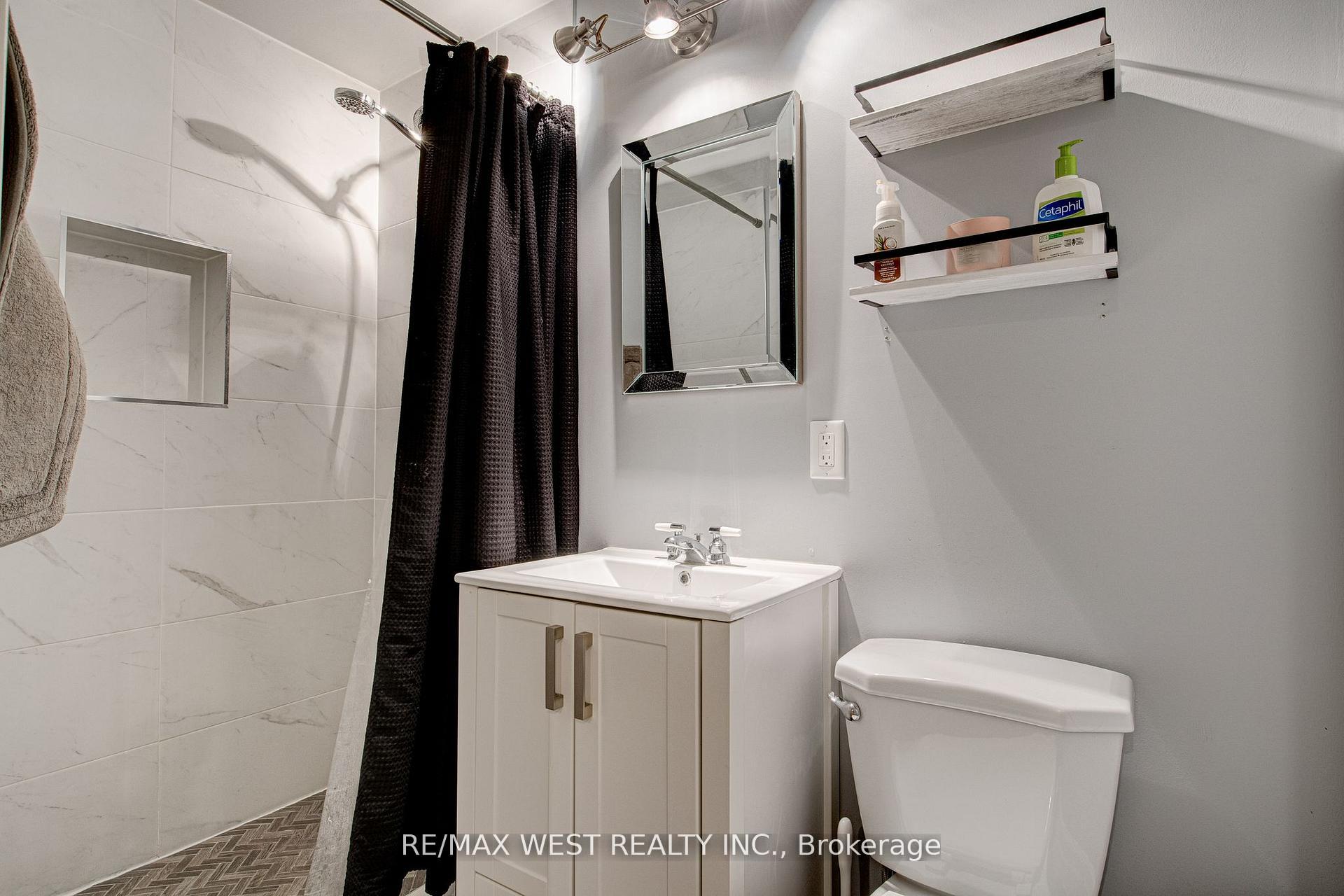 Photo 24 of 68 Challenger Avenue, North Dumfries — HOMEH