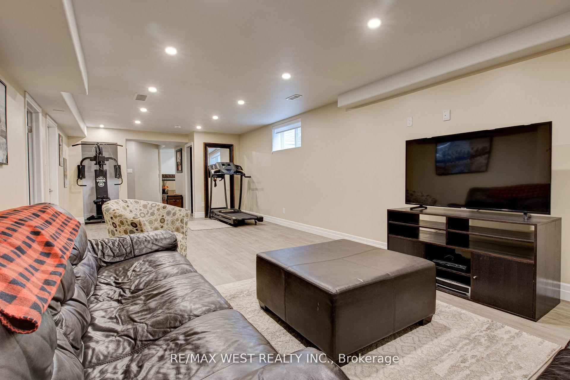 Photo 37 of 68 Challenger Avenue, North Dumfries — HOMEH