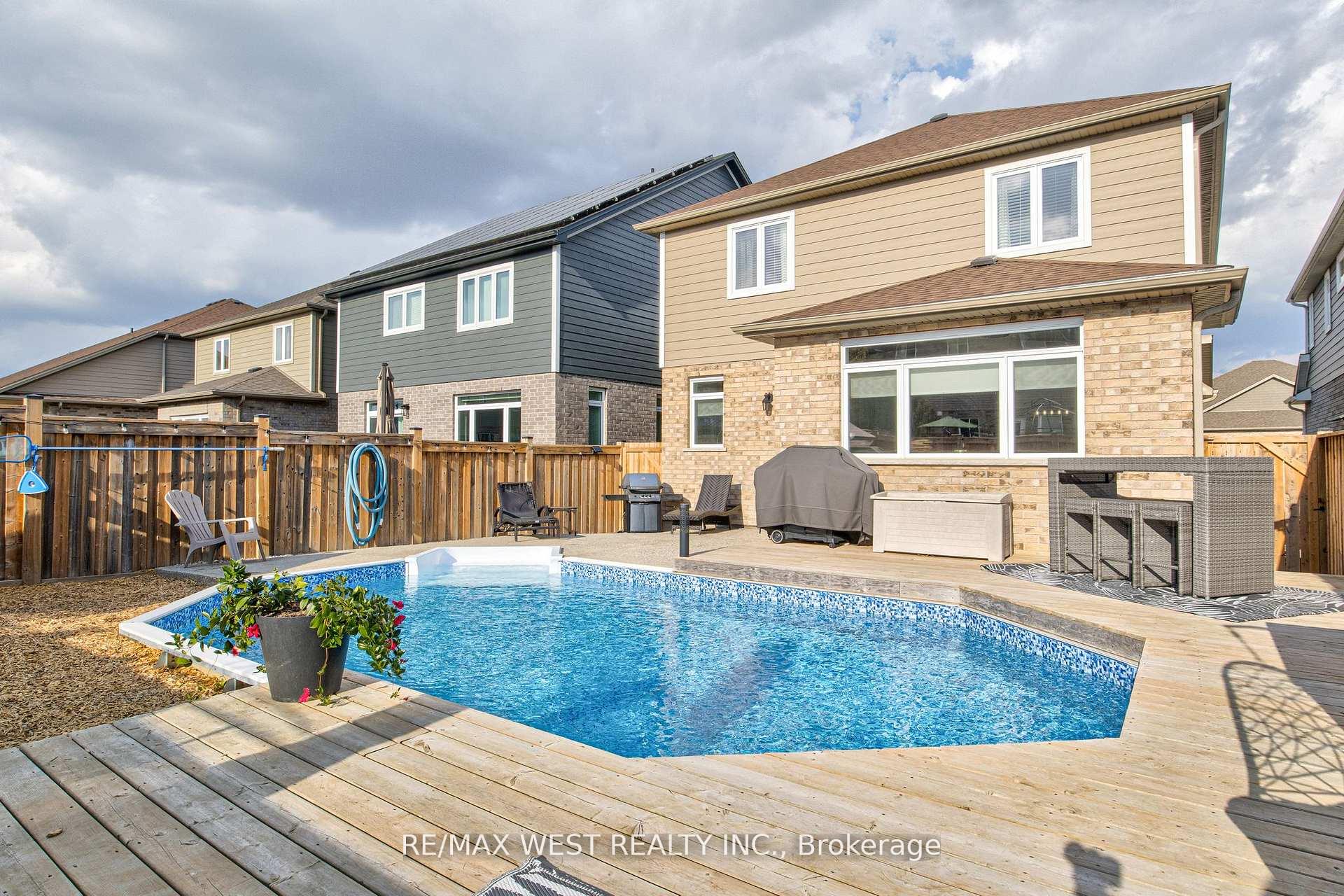 Photo 40 of 68 Challenger Avenue, North Dumfries — HOMEH