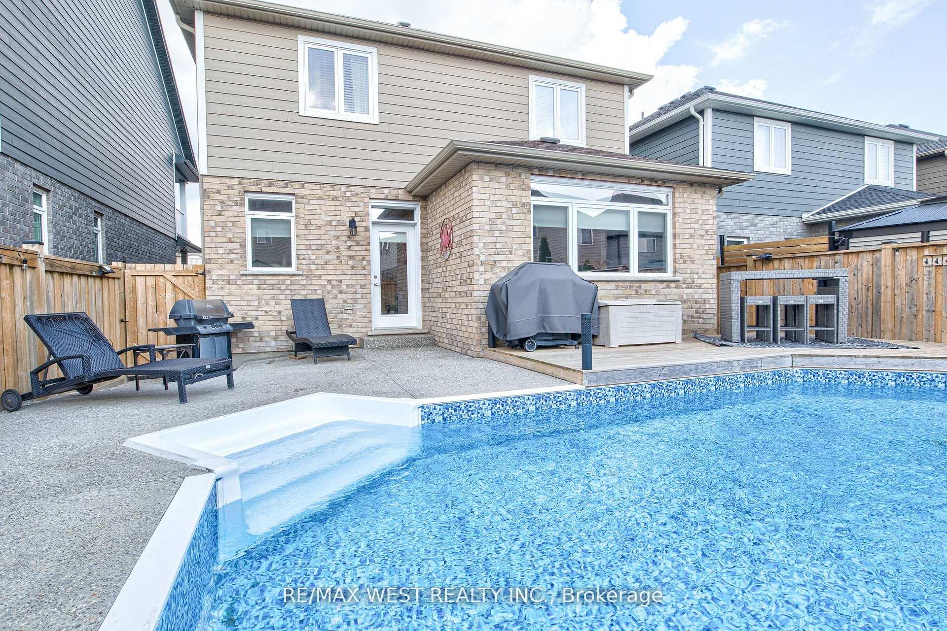 Photo 42 of 68 Challenger Avenue, North Dumfries — HOMEH